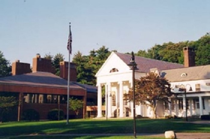 Trường Dana Hall Massachusetts. Học phí 37,375 $